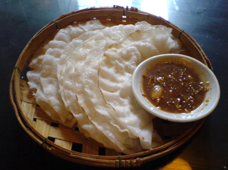 Về Hội An thưởng thức bánh đập